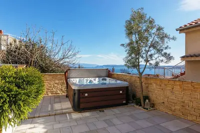 Image de Fascinante maison de vacances à seulement 500 mètres de la plage avec vue sur la mer, jacuzzi, barbecue