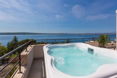 Image de Appartement de rêve à 100 mètres de la plage avec sauna, jacuzzi, vue sur la mer