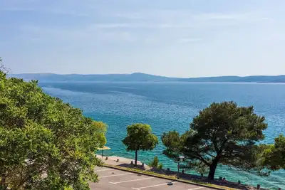 Image de Appartement de rêve en bord de mer avec balcon privé, vue sur la mer, machine à laver, climatisation