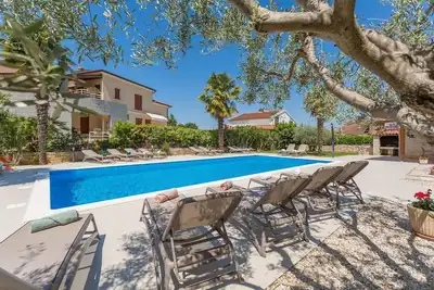 Image de Charmant appartement à seulement 800 mètres de la plage avec piscine, espace barbecue, machine à laver