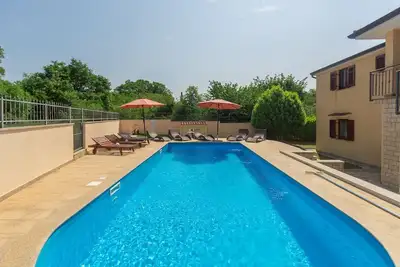 Image de Appartement méditerranéen à seulement 200 mètres de la plage avec piscine, espace barbecue, terrasse privée, WiFi