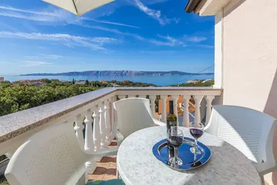 Image de Appartement méditerranéen à seulement 470 mètres de la plage avec vue sur la mer, lit bébé, barbecue