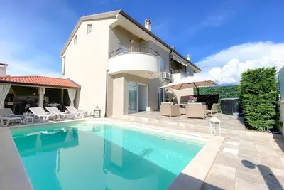 Image de Casa de rêve avec deux barbecue, piscine privée, lave-linge, sèche-linge