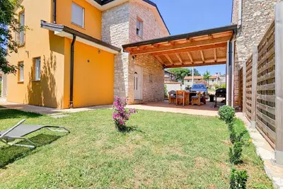 Image de Maison de vacances méditerranéenne avec grand jardin, adaptée aux chiens