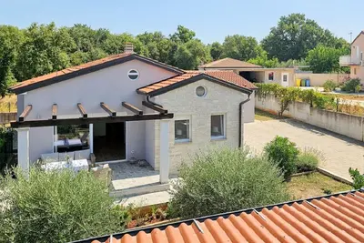 Image de Maison de vacances méditerranéenne avec jardin privé, espace barbecue, machine à laver - amis des chiens