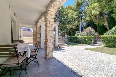 Image de Charmant appartement à seulement 350 mètres de la plage, entouré de végétation méditerranéenne