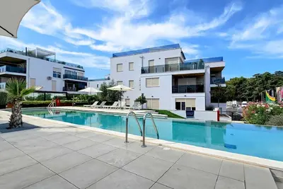 Image de Stunning apartment only 300 meters to the beach with pool, 2 balconies, air conditioning, WiFi