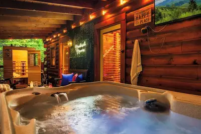 Image de Perfect for Families & Couples! Arcade Games, Sauna, Hot Tub, Fire Pit! Book Now