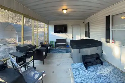 Image de Springside Cottage in beautiful Eminence. Great outdoor space - New Hot tub!