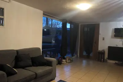 Image de Jolie maison de ville avec grand jardin clôturé pour accueillir vos animaux.