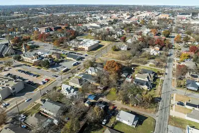 Image de StayCozy: Walnut DowntownDelight