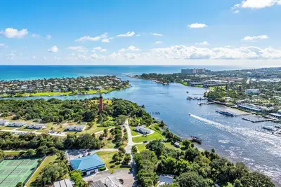 Image de Welcome to Manatee Inn, a charming and cozy getaway located in Jupiter, Fl