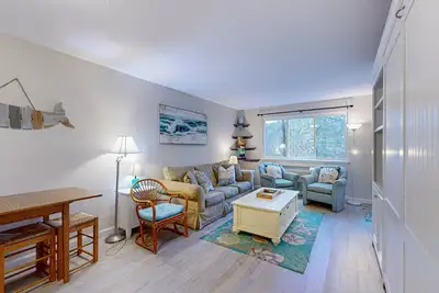 Image de Cozy condo with golf course view, balcony, W/D, Ac, & games