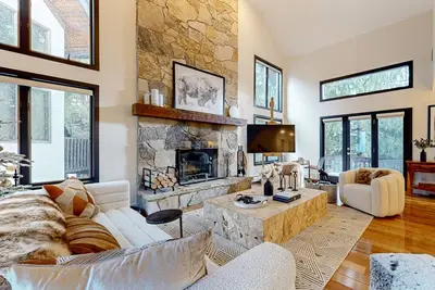 Image de Skiers townhouse close to Stratton w/ balcony, mudroom, w/d, wifi, kitchen