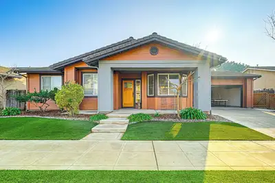 Image de 26 Mi to Fresno: Pet-Friendly Home in Reedley!