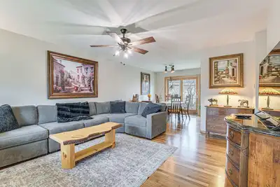 Image de Day Trip to Chicago: Hoffman Estates Gem!