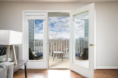 Image de Hilltop Hideaway- Groups\/King Beds\/Parking\/3 Units