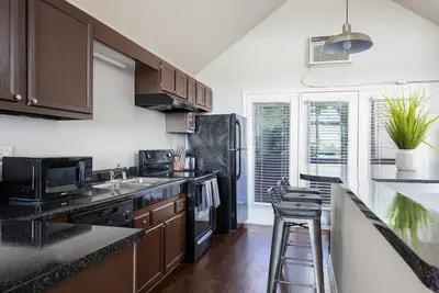 Image de Hilltop Hideaway G- King Beds\/Free Parking\/2 Bath