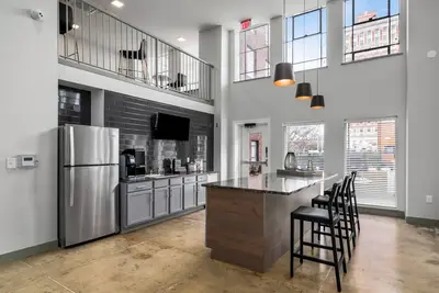 Image de Skyview- Gated Parking\/Gym\/King Bed\/Endless Views