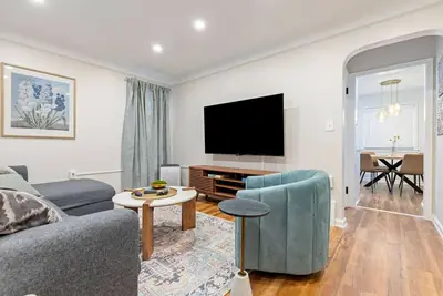 Image de Soak and Play: Hot Tub + Family Arcade Fun