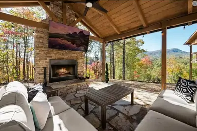 Image de A+Location! Pavilion! Mt. Views! Cabin! Hot Tub! Pool Table! Games! 6 miles to Pf