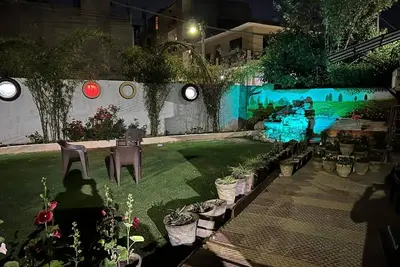 Image de Charming Gazebo: Relax, Play & Unwind!
