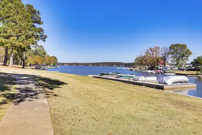Image de Private Patio, Decks: Waterfront Eatonton Townhome