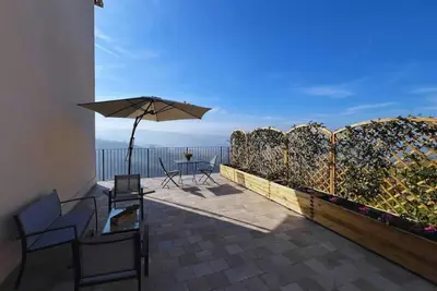 Image de Elegant Panoramic Two-Room Apartment. Treiso Belvedere 1, Elegante Bilocale Panoramico. Treiso Belve