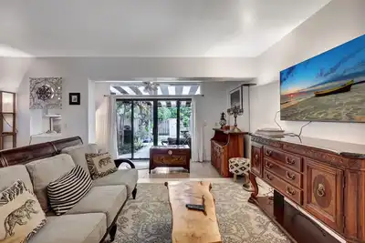Image de Magnificent Beach Townhome Steps from Atlantic Ave