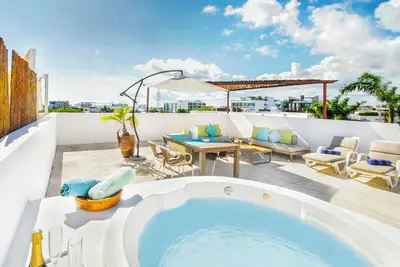 Image de Stylish Condo, Rooftop & Private Jacuzzi