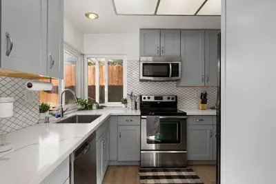 Image de Charming Claremont home near parks and shopping, with open layout and large lot.