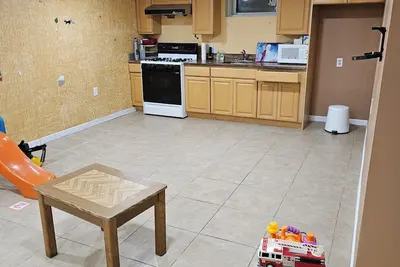 Image de Spacious 4-Bedroom Home in Edison Perfect for Your Stay, Direct Train to Nyc!