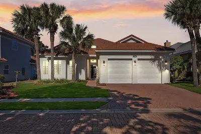 Image de Isle Of Destiny | 4br | Sleeps 12 | Private Pool | Indoor Spa