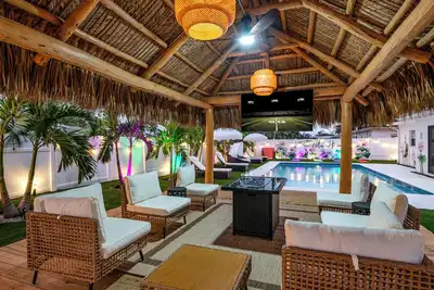 Image de Lotus House ~ Heated Pool ~ Hot Tub ~ Tiki Hut ~ Golf ~ Theater ~ Pool Table