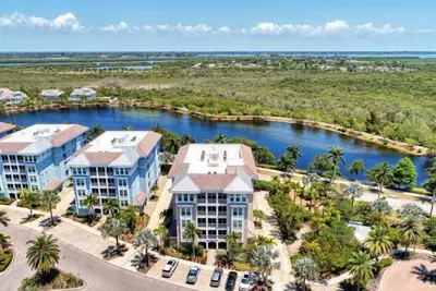 Image de One Particular Harbour 395-102 - Beaches, Pool, Resort Style Living