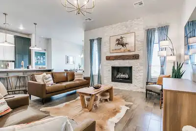 Image de Western-Themed Family Retreat -- Kid-Friendly, Fire Pit, New Build Home