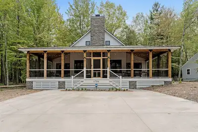 Image de Cedar Creek Cottage, across the street from Lake Michigan