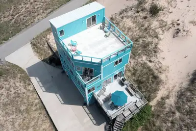 Image de Experience the charm of Great Lakes Villa - with stunning lake views.