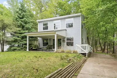 Image de Greenwood Beach House | Steps to the Beach & Outdoor Fun