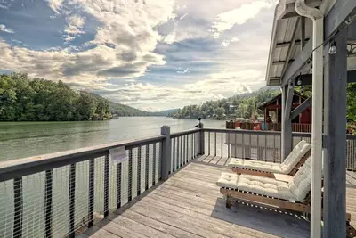 Image de Lake Burton Bungalow with Top Dock & Scenic Patio
