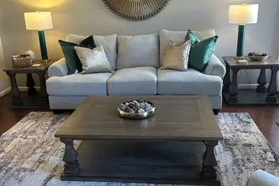 Image de Large Home in Hoover Minutes from the Met