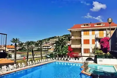Image de Apartment with shared pool and A/C | Ap56