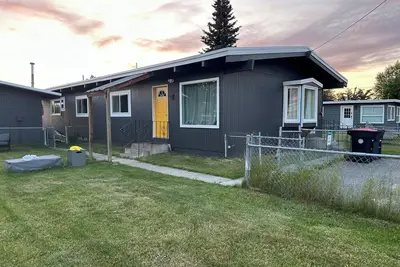 Image de 3-bedroom home near downtown, military base, & train.