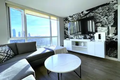 Image de Private & Cozy City Central Suite w free parking/ gym/ and complete amenities