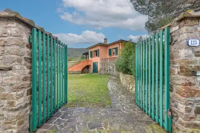 Independent Villa With Large Garden