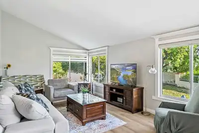 Image de Charming Getaway Nestled in Peaceful Pecan Grove Drive Retreat #41751