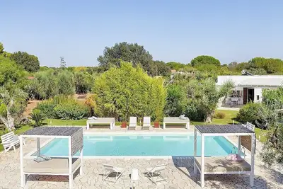 Image de Villa Enara: A modern and graceful one-story villa in a quiet position, surrounded by the Apulian countryside, with Free Wi-Fi.