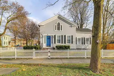 Image de 1 Block to Downtown Adrian: Spacious Home!