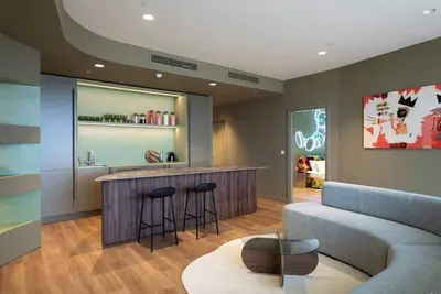 Image de Chic and Cheeky: Playful Luxury at Mercury Tower