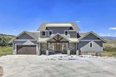 Image de Luxury 6 Bdr Home! Skiing, Golf, Views, Hot tub!